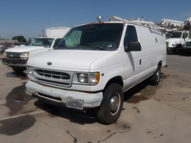 2002-ford-e350-image-1