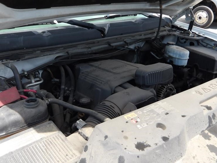 2011-chevrolet-silverado-2500-image-11