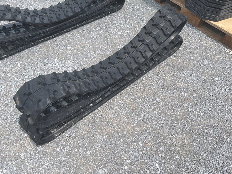 #24-•-set-of-mini-skid-steer-tracks-image-1