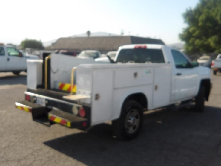 2016-chevrolet-silverado-2500-image-4