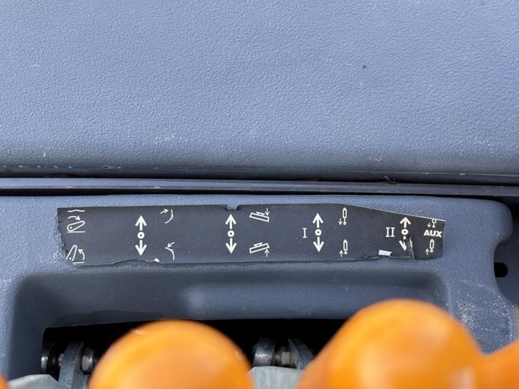 2020-deere-210l-image-49