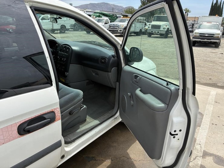 2005-dodge-grand-caravan-image-11