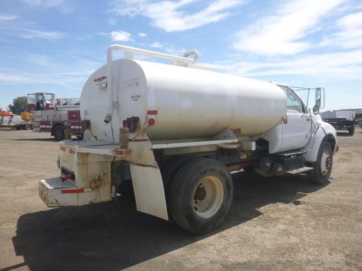2011-ford-f750-image-3