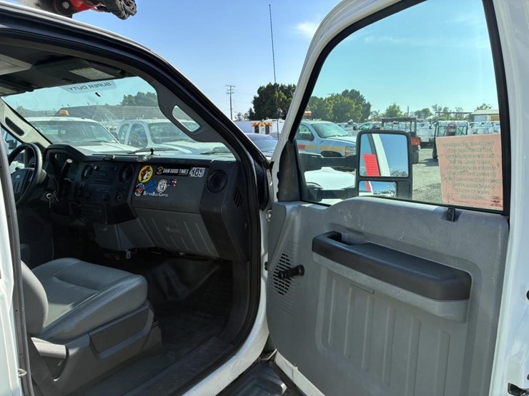 2012-ford-f550-image-14