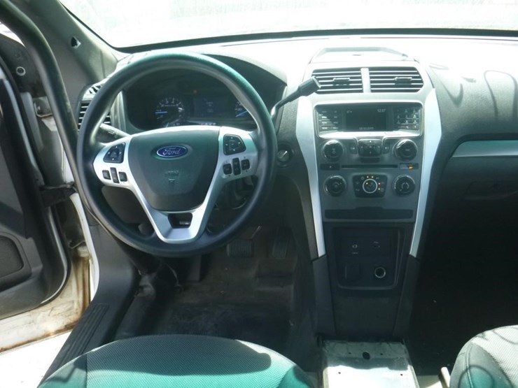 2015-ford-explorer-image-9