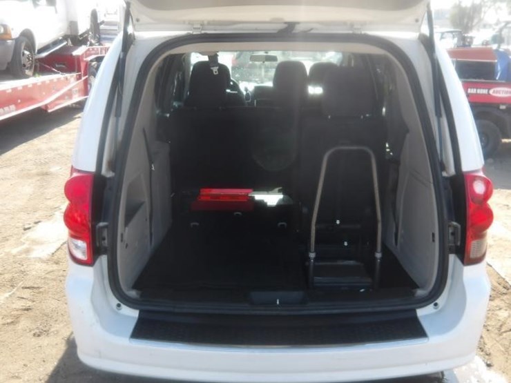 2017-dodge-grand-caravan-image-14