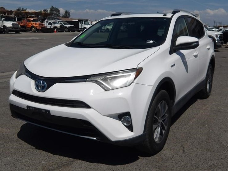 2016-toyota-rav4-image-1