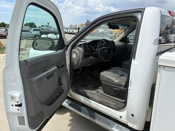 2013-chevrolet-silverado-2500-image-15