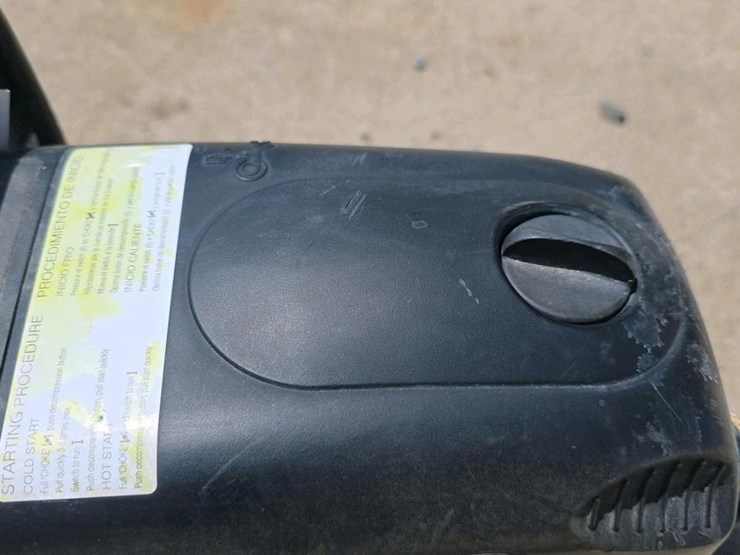 #104-•-makita-ek7301-concrete-saw-image-9