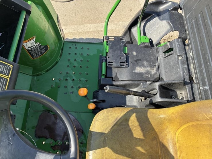 2019-john-deere-gator-image-21
