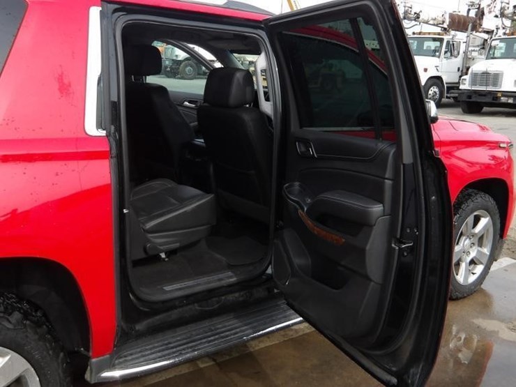 2018-chevrolet-suburban-image-12