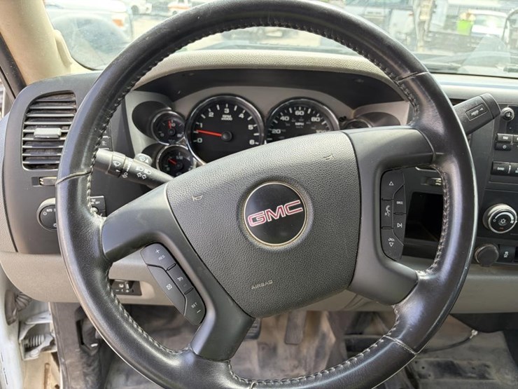 2012-gmc-sierra-2500-image-17