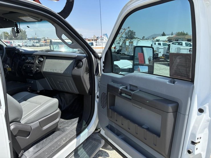 2012-ford-f550-image-15