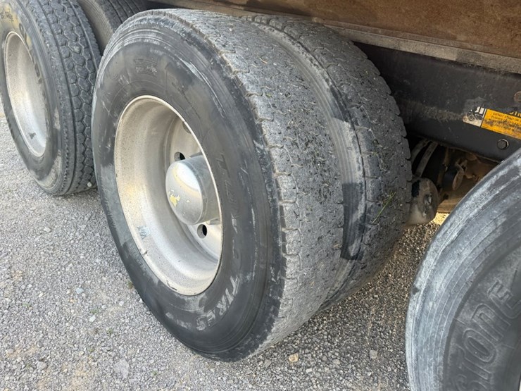 2013-kenworth-t800-image-13