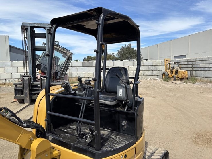 caterpillar-303.5-image-24