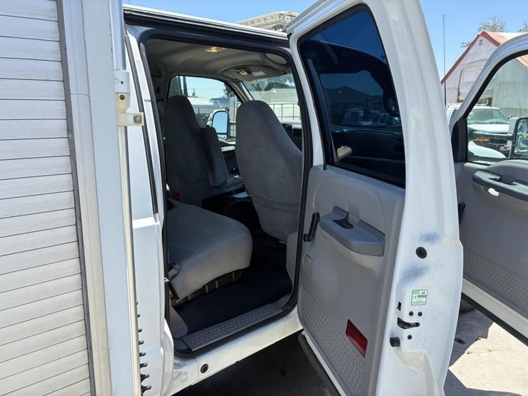 2001-ford-f550-image-18