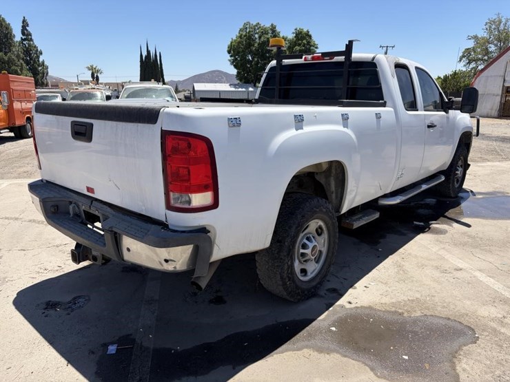 2012-gmc-sierra-2500-image-3