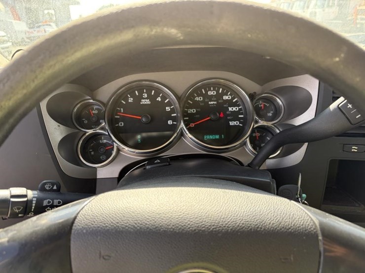 2013-chevrolet-silverado-2500-image-15
