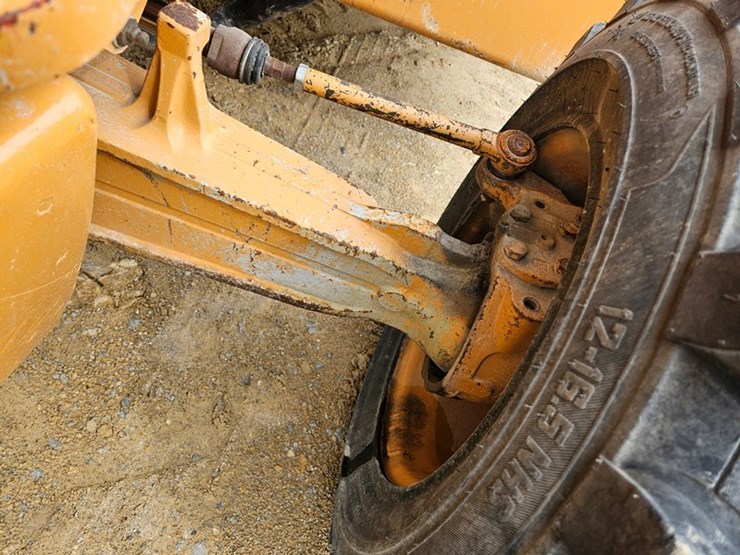 #27-•-case-570d-tractor/loader/scraper-image-37