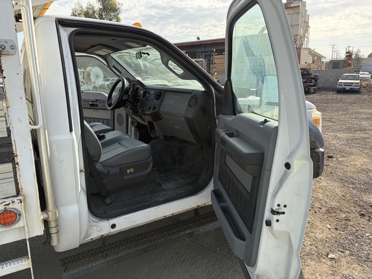 2011-ford-f550-image-15