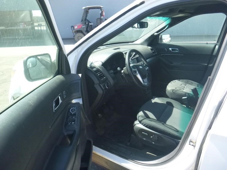 2015-ford-explorer-image-5
