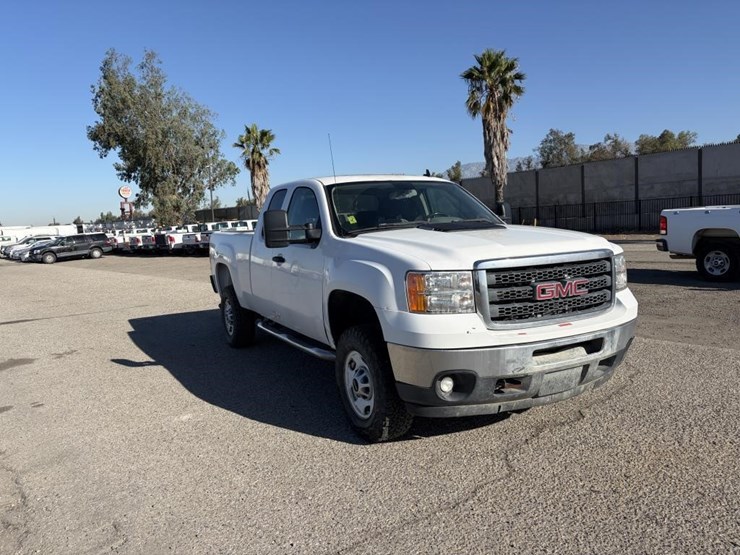 2012-gmc-sierra-2500hd-image-2