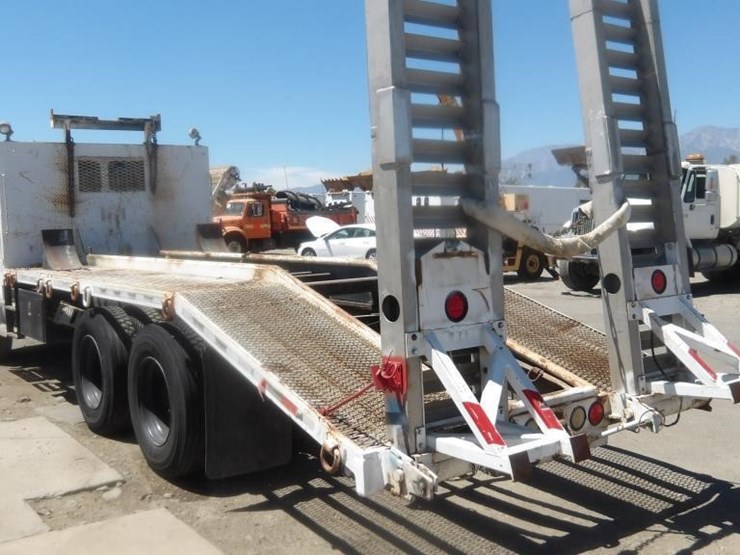 2002-freightliner-fl80-image-4
