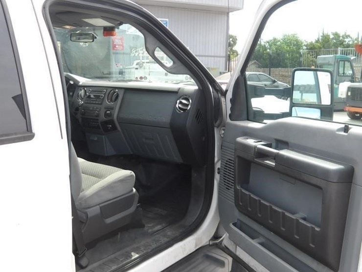 2011-ford-f550-image-16