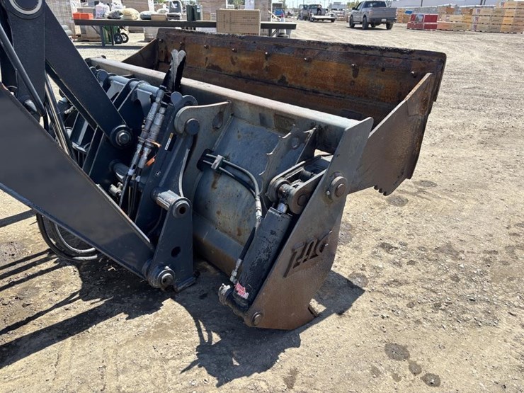 2020-deere-210l-image-12