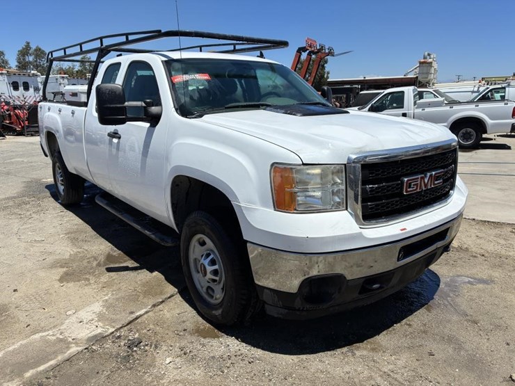 2012-gmc-sierra-2500hd-image-2