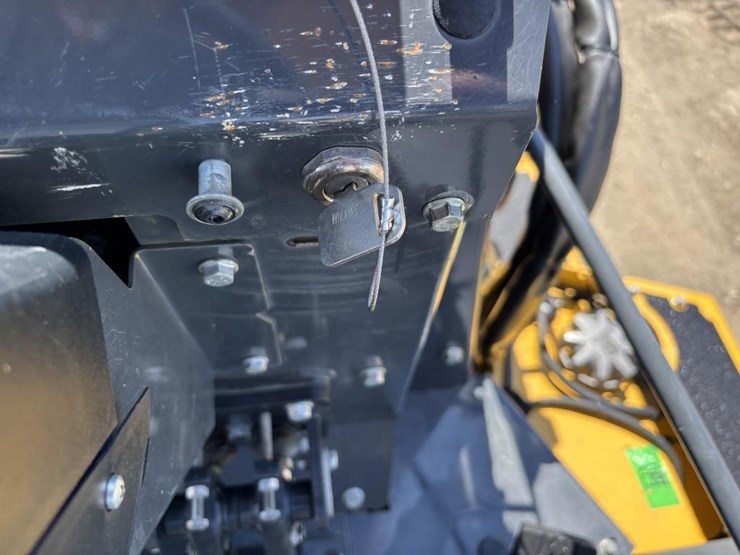 2020-deere-210l-image-43