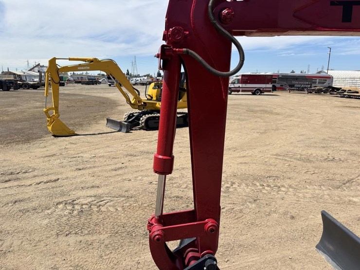 tcm-tb300-hydraulic-excavator-image-13