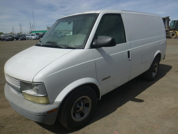 2002-gmc-safari-image-1