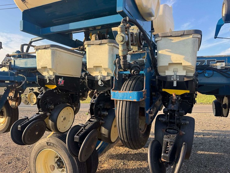 kinze-3800-image-11