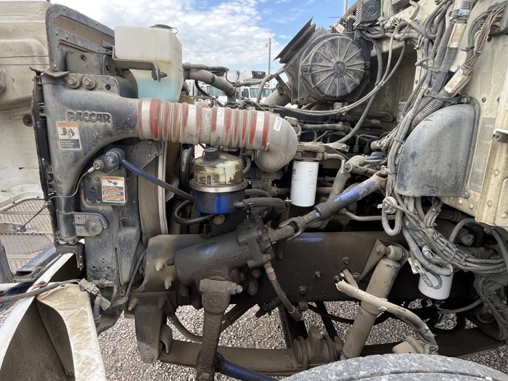 2012-peterbilt-337-image-14