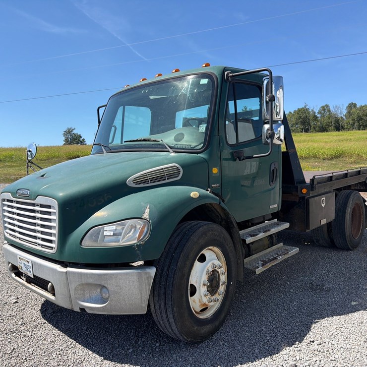 2005 FREIGHTLINER M2 106