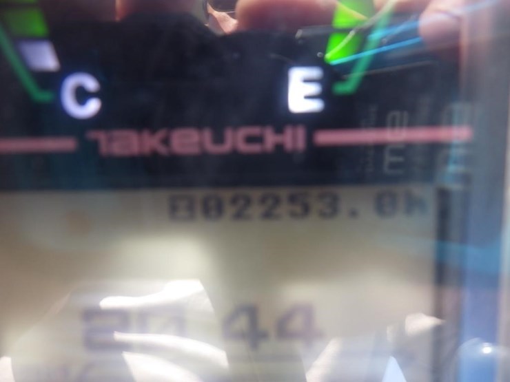 takeuchi-tb240-image-45