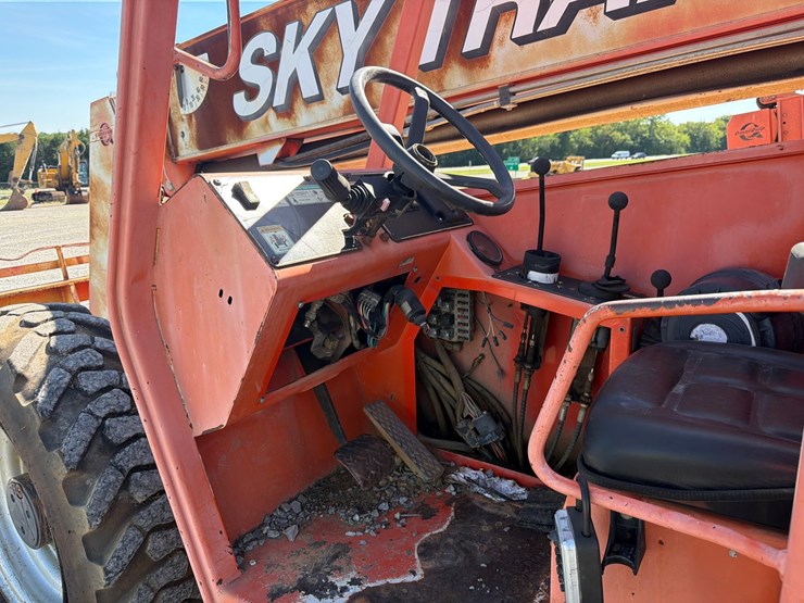 sky-trak-6042-image-13