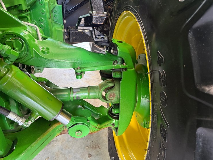2011-john-deere-8285r-image-19