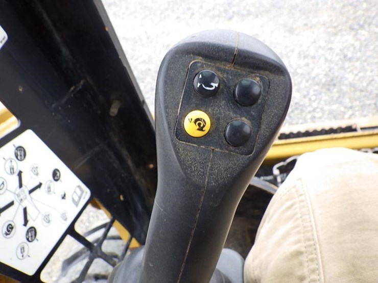 2014-caterpillar-226d3-image-33