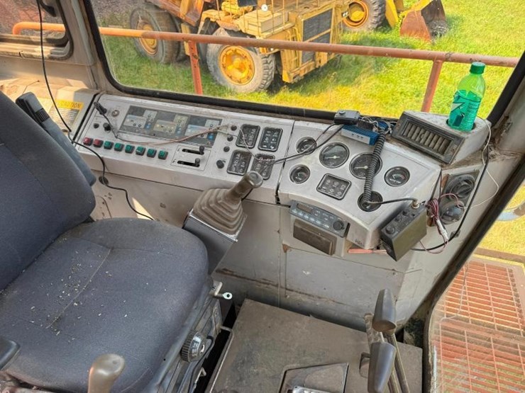 hitachi-ex1800-3-image-14