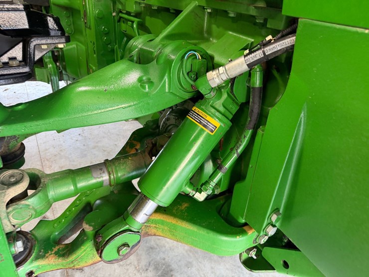 2011-john-deere-8285r-image-23