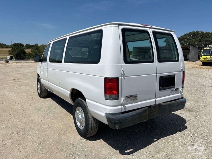 2014-ford-e-350-cargo-van-image-3