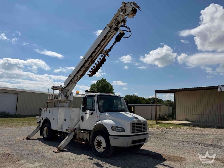 2016-freightliner-m2-106-image-3