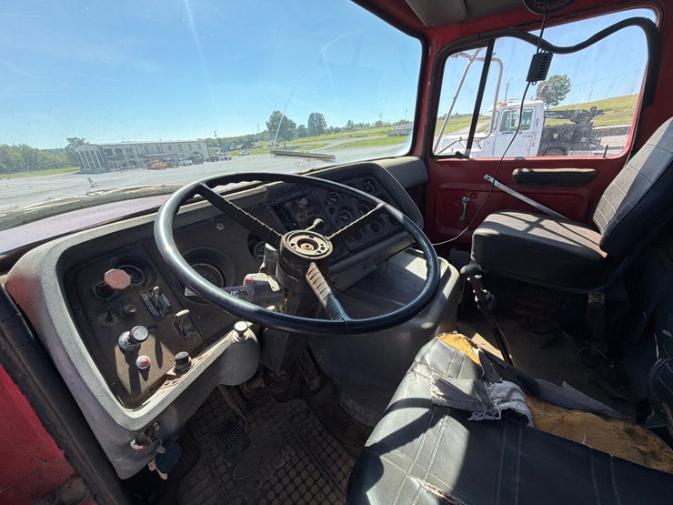 1984-ford-ln9000-image-18