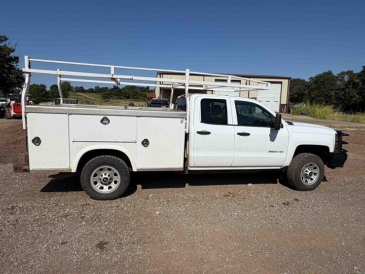 2017-chevrolet-silverado-2500-image-2