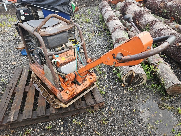 mikasa-mvh-402dsb-reversible-plate-compactor-image-4