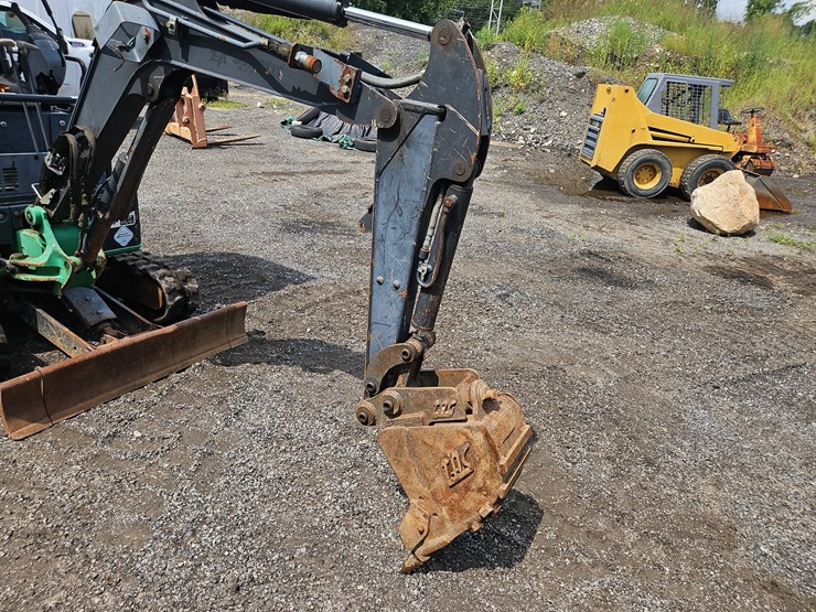 2012-deere-17d-image-14