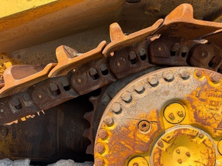 caterpillar-d10-image-10