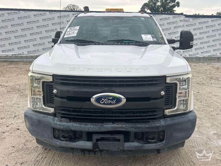 2018-ford-f350-image-34